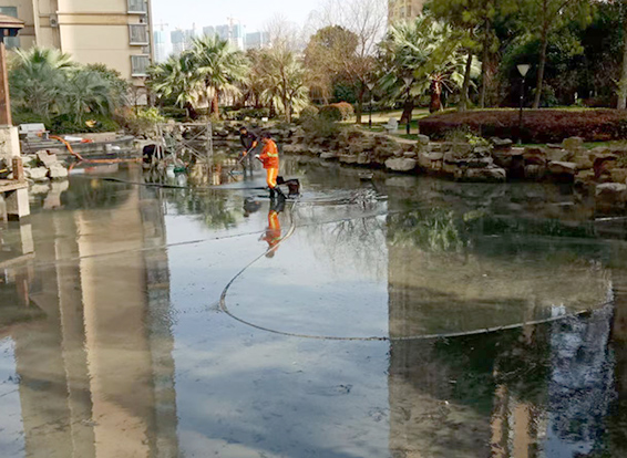 盐亭景观池淤泥清理