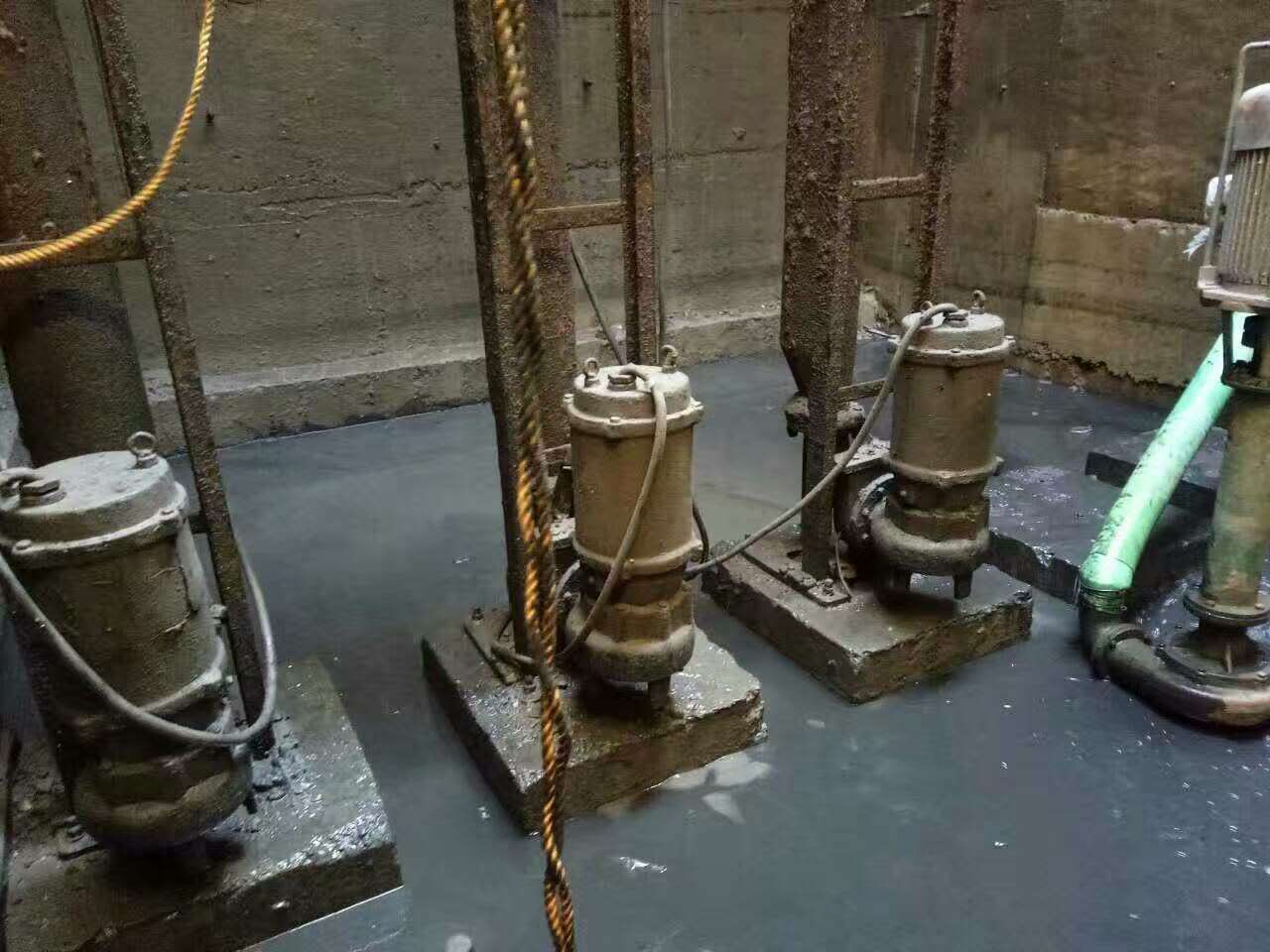 盐亭污水池清理